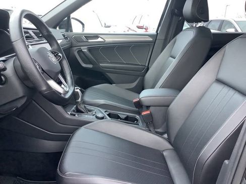Used 2022 Volkswagen Tiguan SE R-Line image 17