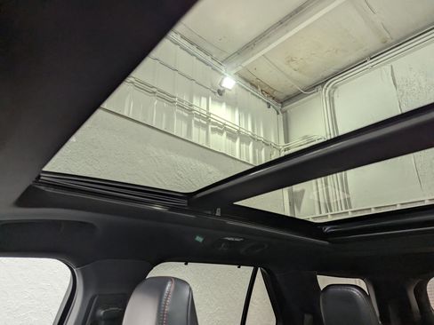 Used 2025 Ford Explorer ST-Line w/ Premium Package image 27