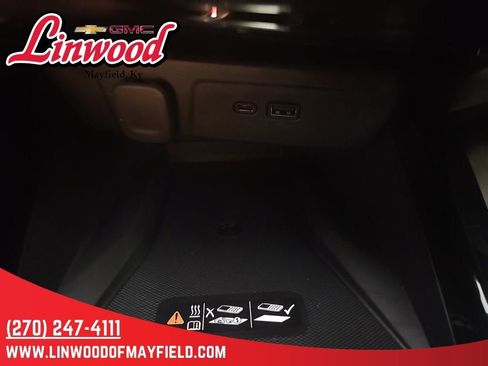 New 2026 Chevrolet Trax RS w/ Sunroof Package FWD image 25