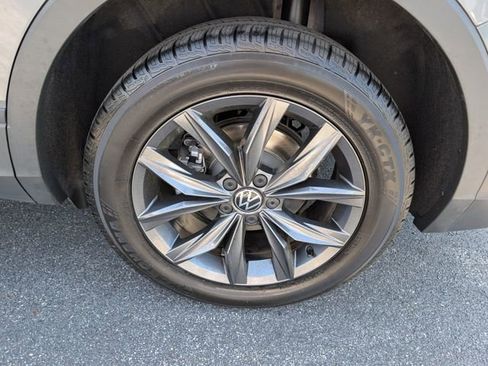 Used 2022 Volkswagen Tiguan SE image 28