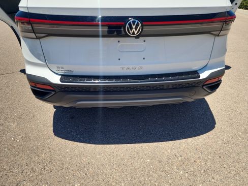 Used 2025 Volkswagen Taos SE FWD image 24