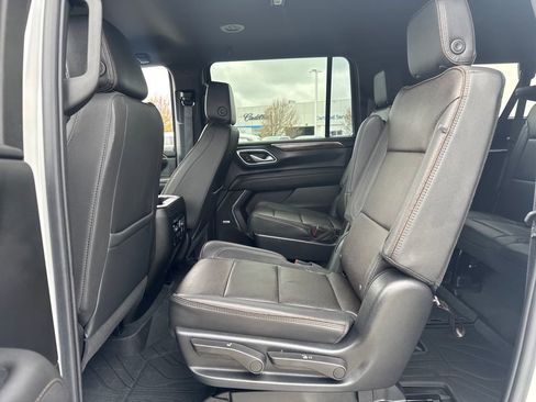 Used 2023 Chevrolet Suburban High Country image 13