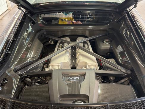 Used 2018 Audi R8 V10 plus w/ 20" Wheel Package AWD/4WD image 31