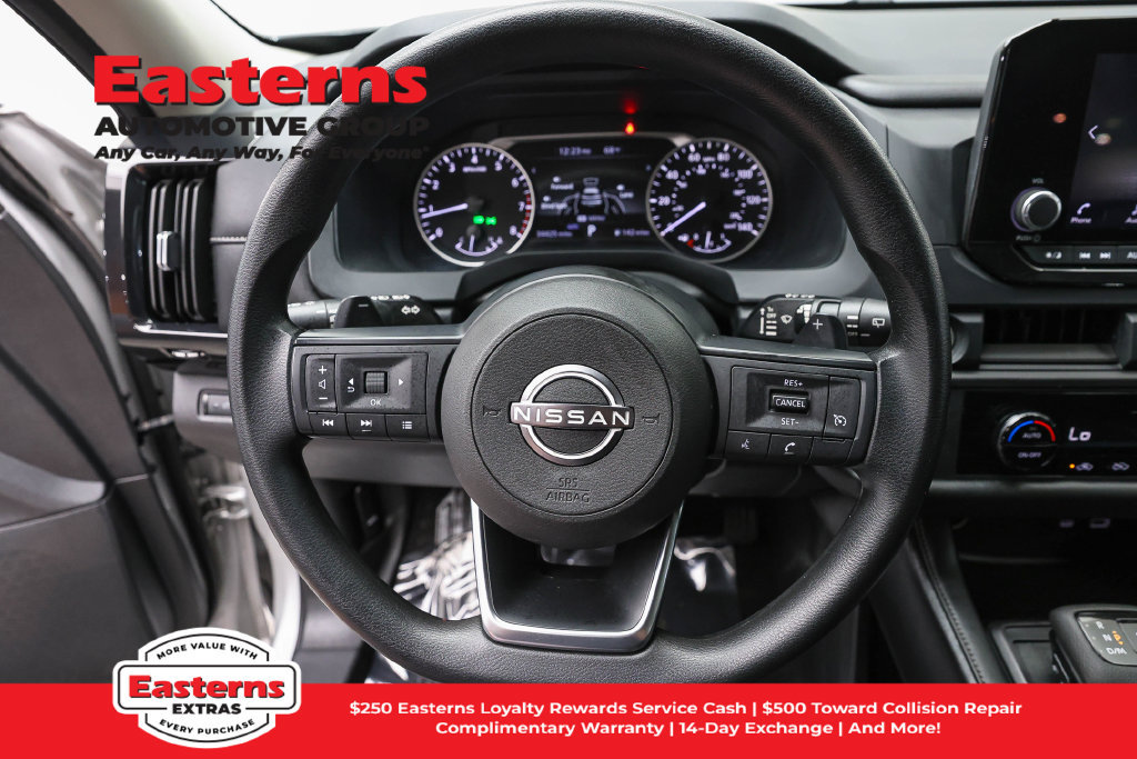 Used 2023 Nissan Pathfinder S AWD/4WD image 11