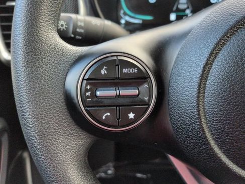 Used 2025 Kia Soul LX w/ LX Technology Package FWD image 21