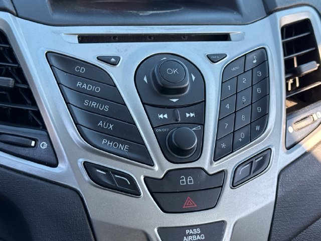 Used 2013 Ford Fiesta SE FWD image 29