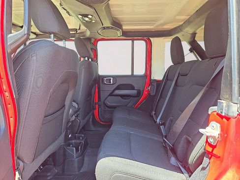 Used 2020 Jeep Wrangler Unlimited Sahara AWD/4WD image 14