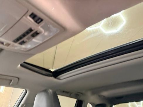 Used 2016 Toyota Highlander XLE AWD/4WD image 32