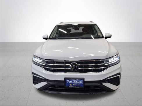 Certified 2024 Volkswagen Tiguan SE image 3