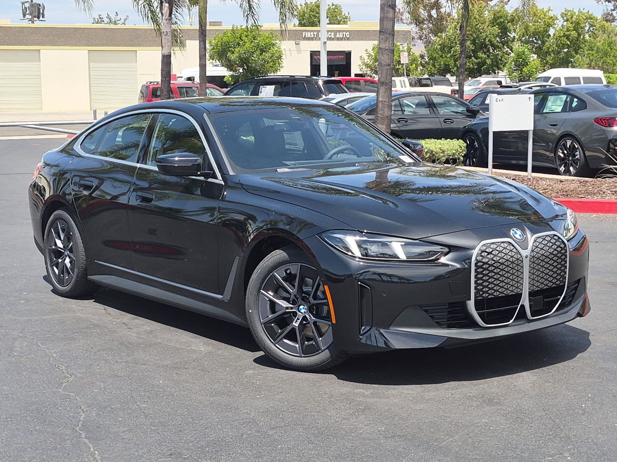 New 2026 BMW i4 eDrive40 w/ Parking Assistance Package RWD image 2