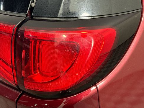 Used 2022 Chrysler Voyager LX image 33