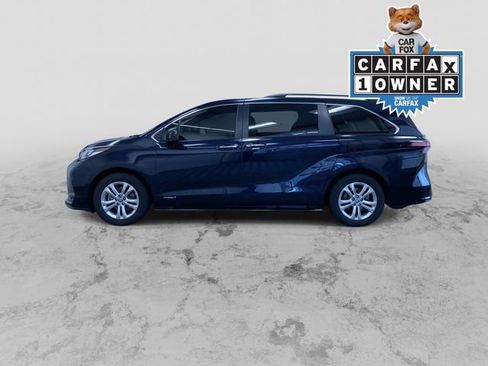 Certified 2021 Toyota Sienna XSE image 6