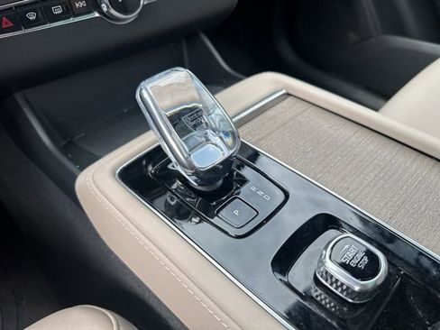 New 2026 Volvo XC90 B6 Plus w/ Protection Package Premier AWD/4WD image 14