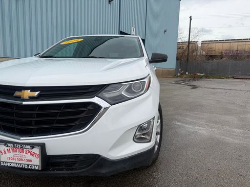 Used 2020 Chevrolet Equinox LS w/ LS Convenience Package FWD image 2