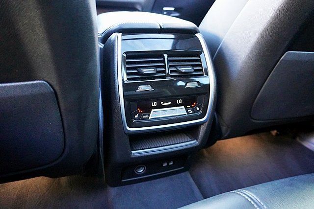 Used 2025 BMW X5 xDrive50e AWD/4WD image 27