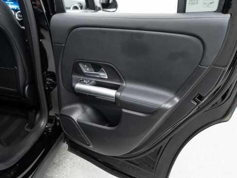 Used 2025 Mercedes-Benz GLA 250 4MATIC w/ Winter Package image 25