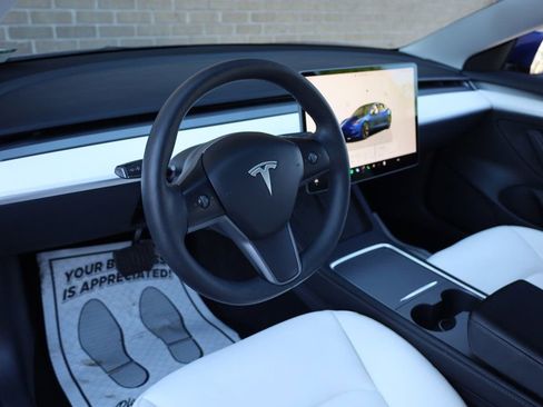 Used 2023 Tesla Model 3 Standard Range image 16
