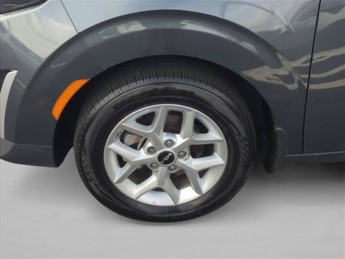 Used 2025 Kia Soul LX w/ LX Technology Package FWD image 28