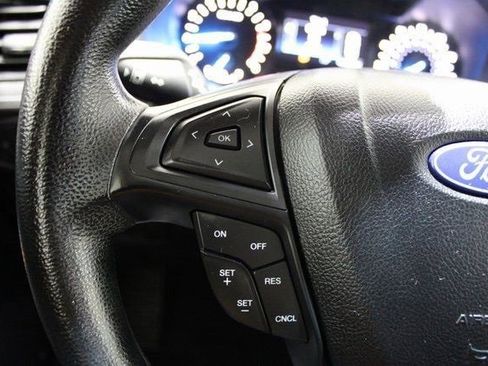 Used 2020 Ford Edge SE image 6