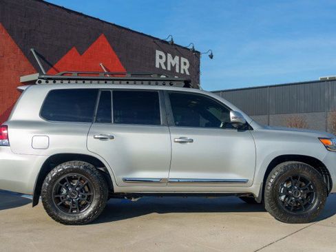 Used 2016 Toyota Land Cruiser image 4