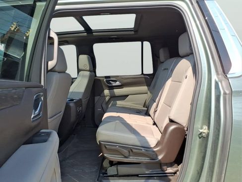 Used 2023 Chevrolet Suburban LT w/ Luxury Package AWD/4WD image 31