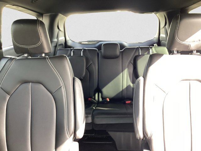 New 2027 Chrysler Pacifica Select FWD image 13