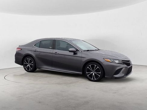Used 2018 Toyota Camry SE w/ Protection Package (Q2) FWD image 3