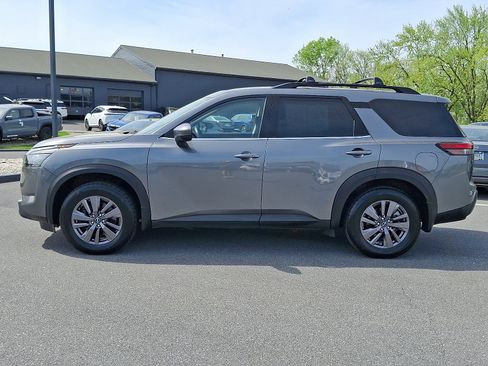 Certified 2023 Nissan Pathfinder SV w/ SV Premium Package AWD/4WD image 5