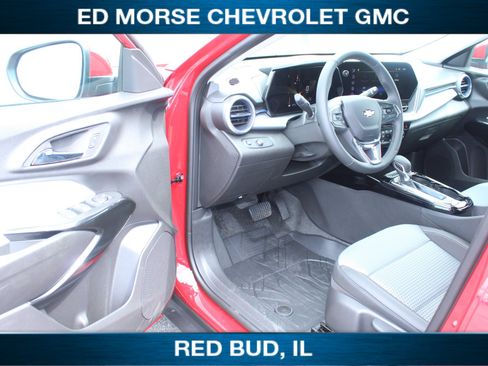 Used 2026 Chevrolet Trax LT w/ LT Convenience Package FWD image 6