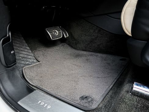 Used 2019 Bentley Bentayga image 16