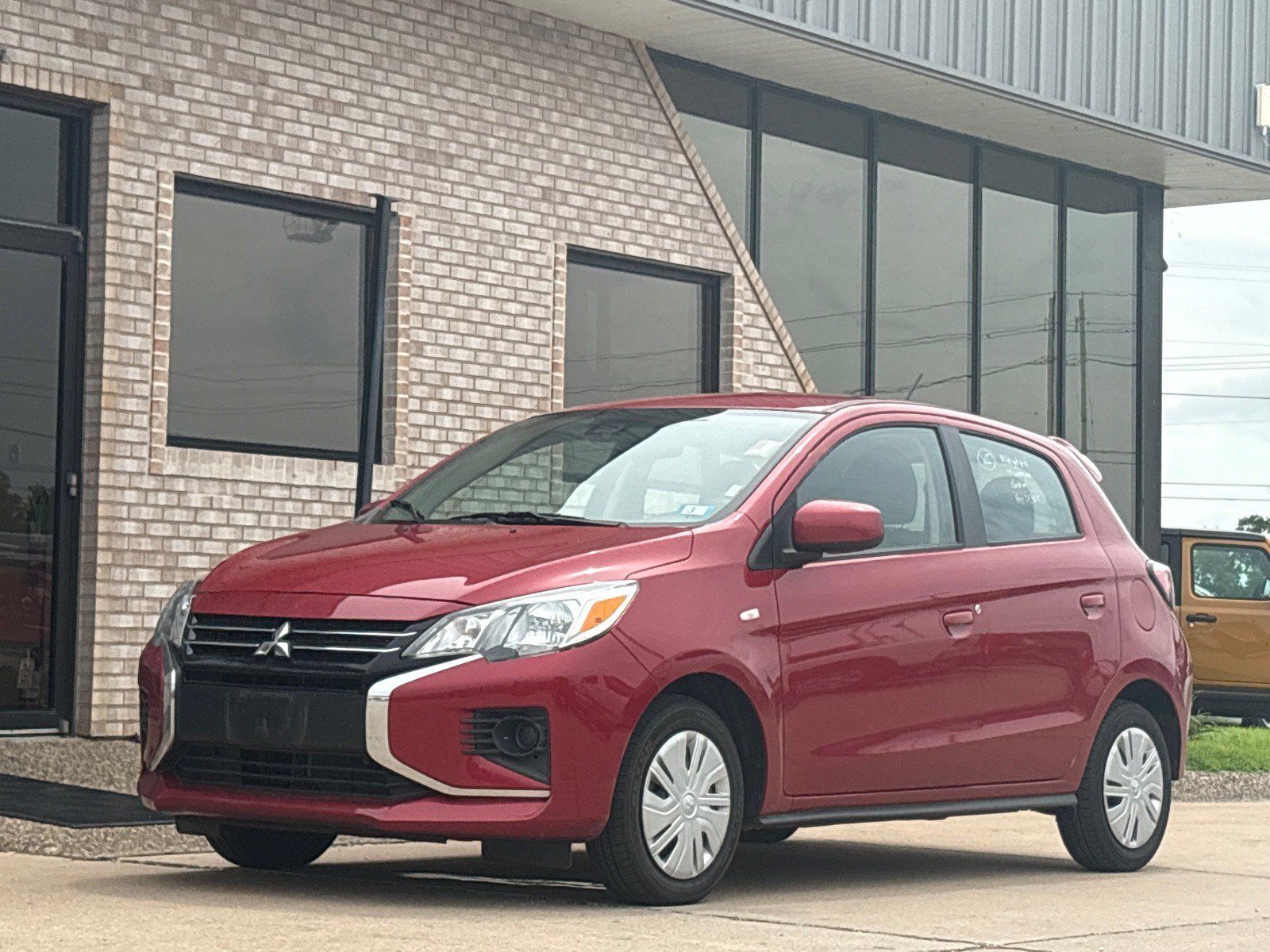 Used 2024 Mitsubishi Mirage ES FWD image 1