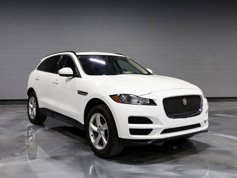 Used 2017 Jaguar F-PACE Premium image 1