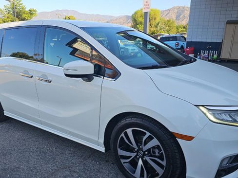 Used 2018 Honda Odyssey Elite image 1