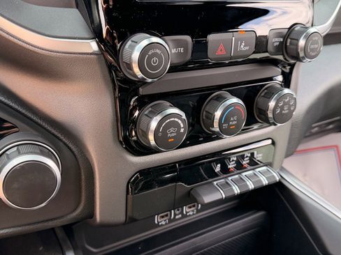 New 2026 RAM 1500 Express AWD/4WD image 16