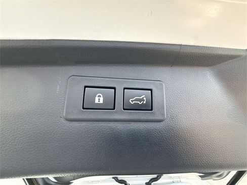 Used 2023 Subaru Outback Premium image 21