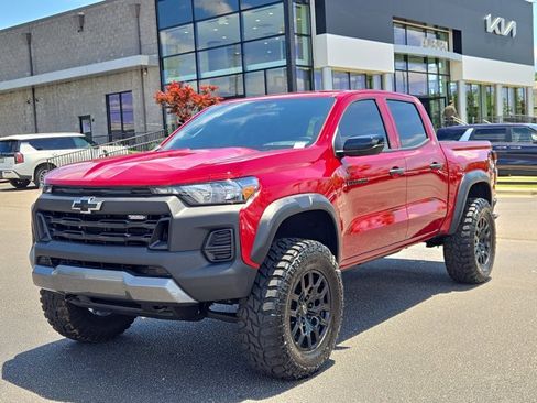 Used 2026 Chevrolet Colorado Trail Boss AWD/4WD image 3