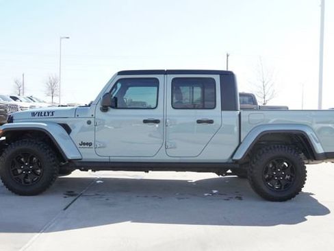 Used 2023 Jeep Gladiator Sport AWD/4WD image 6