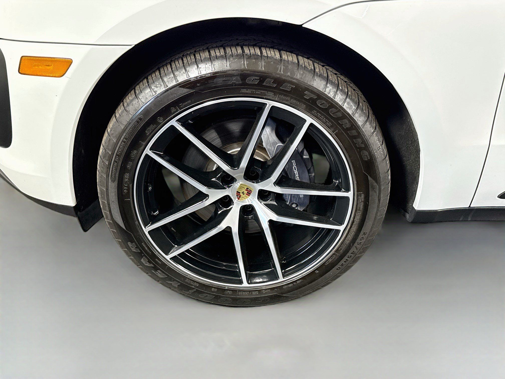 Used 2024 Porsche Macan w/ Premium Plus Package AWD/4WD image 38