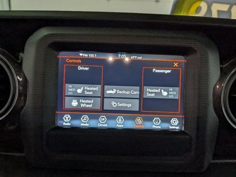Used 2022 Jeep Gladiator Sport AWD/4WD image 19