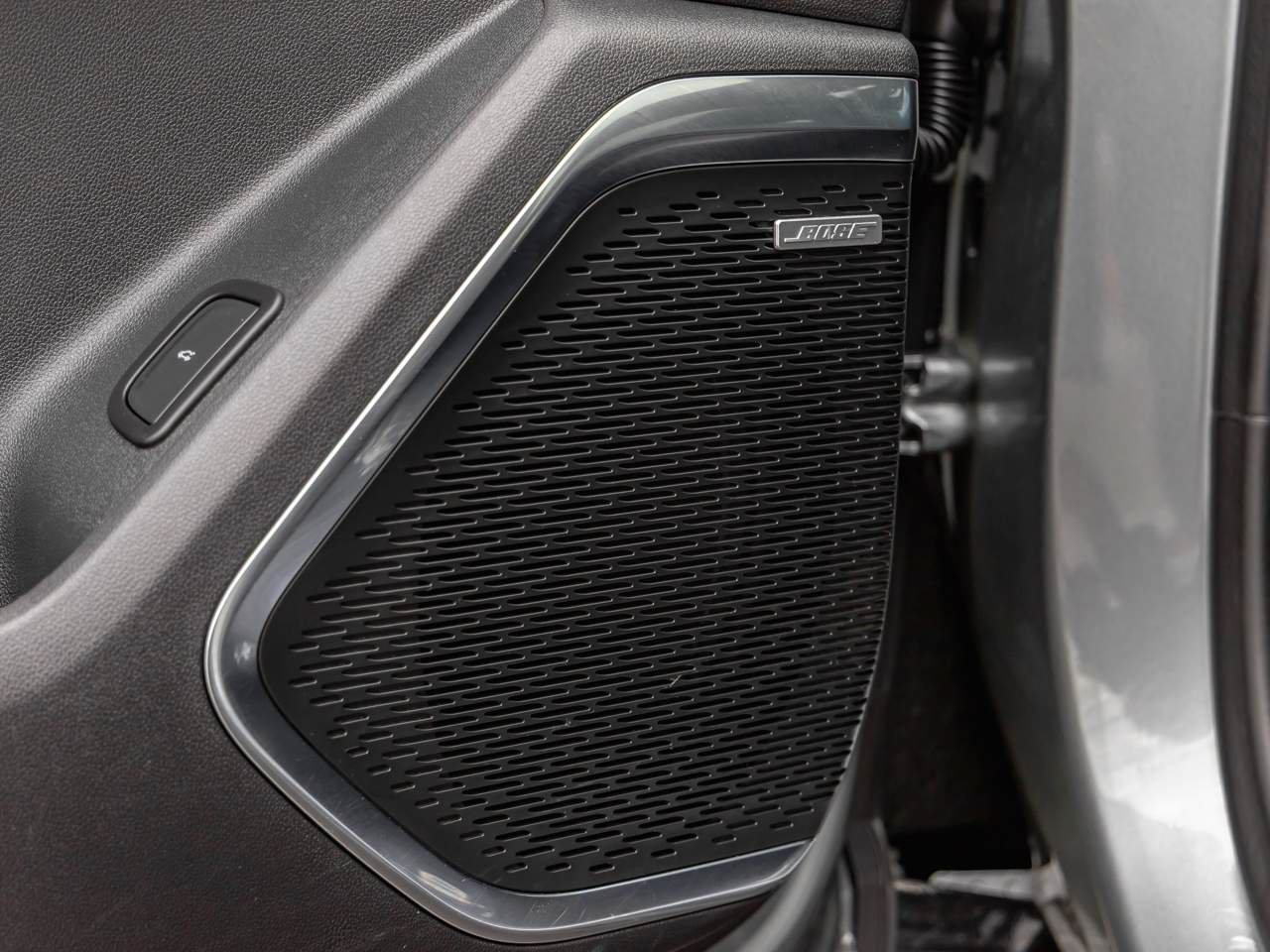 Used 2025 Chevrolet Traverse RS w/ LPO, Floor Liner Package FWD image 10