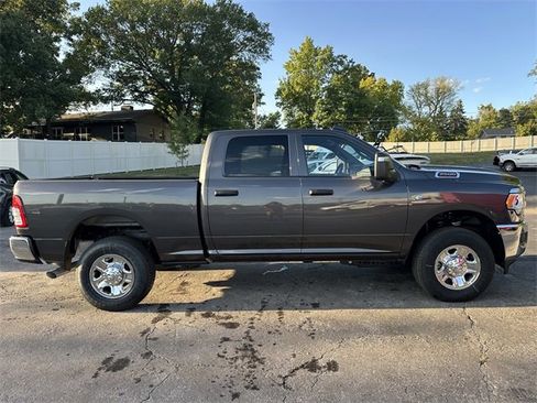 Used 2024 RAM 2500 Tradesman w/ Chrome Appearance Group image 5