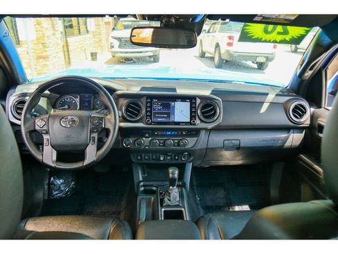 Used 2020 Toyota Tacoma TRD Off-Road w/ Technology Package AWD/4WD image 12
