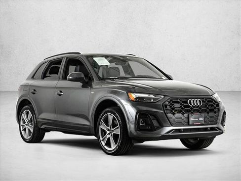Certified 2025 Audi Q5 2.0T Premium w/ Convenience Plus Package AWD/4WD image 3