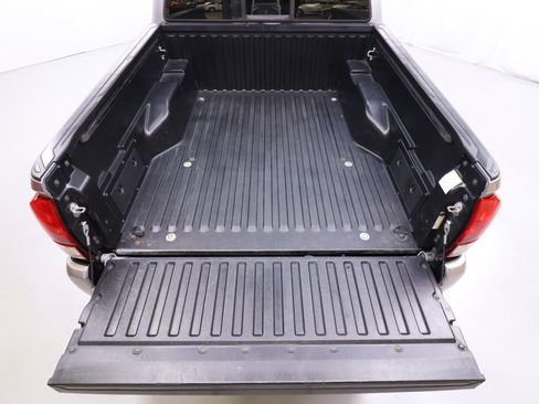 Used 2018 Toyota Tacoma SR image 28