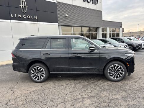 New 2026 Lincoln Navigator Black Label AWD/4WD image 8