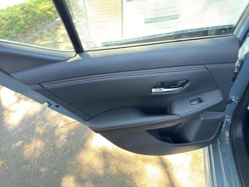 New 2025 Nissan Sentra SR image 32