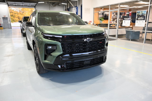 New 2027 Chevrolet Traverse RS w/ LPO, Floor Liner Package AWD/4WD image 3