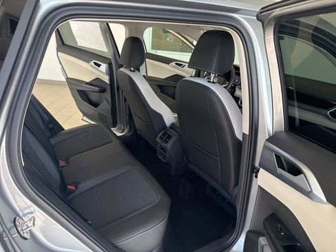 New 2025 Volkswagen Taos SE image 14