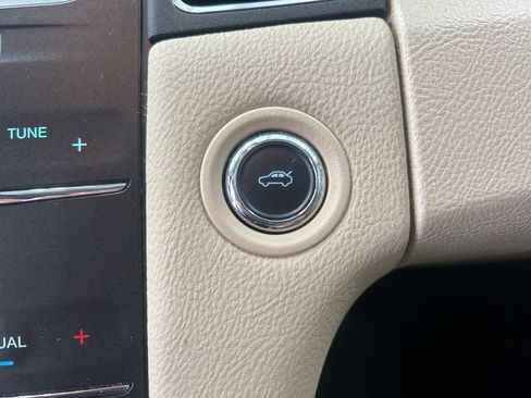 Used 2017 Ford Taurus SEL w/ Equipment Group 201A image 40