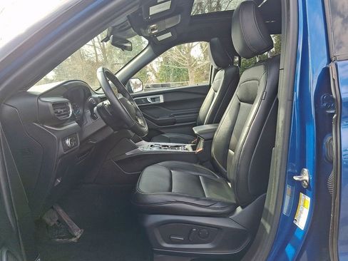 Used 2020 Ford Explorer XLT w/ Equipment Group 202A image 13